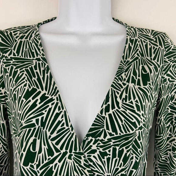 BCBGMaxAzria Green White Print Wrap Dress XS - Picture 7 of 12